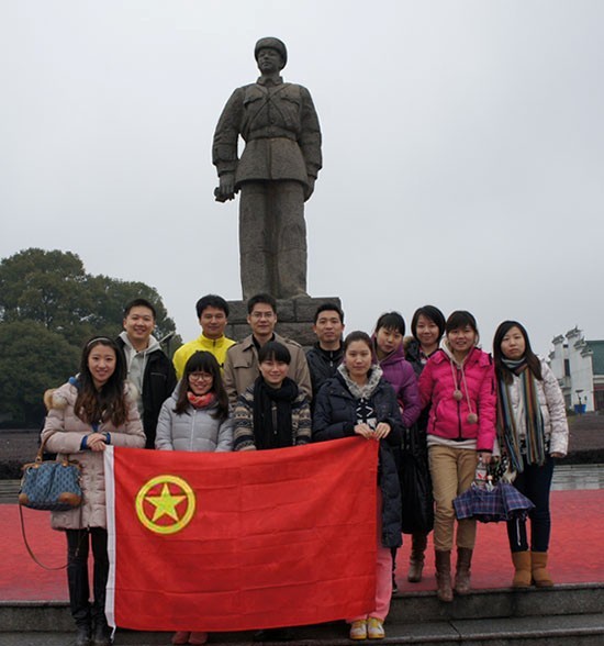“学雷锋，献爱心”——中国共产主义青年团安博官方网站委员会开展慰问贫困学生助学活动