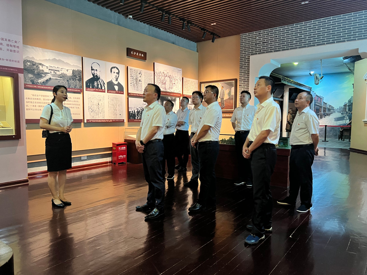 安博官方网站党委理论学习中心组开展第7次集体学习暨“不忘初心、牢记使命”主题党日活动