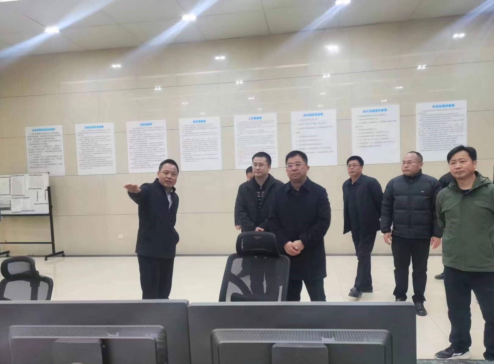 刘志刚带队赴株洲航电分安博官方网站检查并看望慰问一线职工